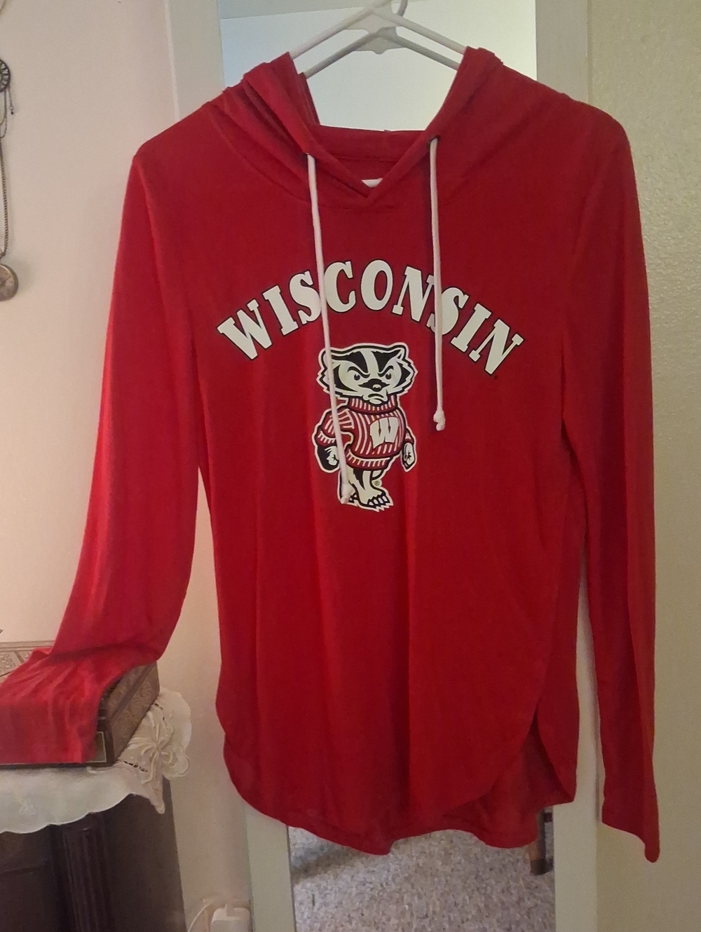 Colosseum Red Wisconsin Hooded Long-Sleeve Pullover